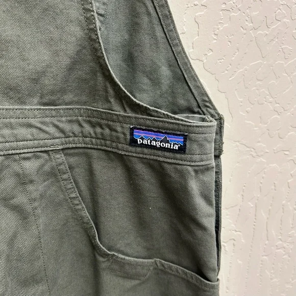 Patagonia Stand Up Short Overalls Women's Olive Green Denim Overalls Size Small - Picture 5 of 7